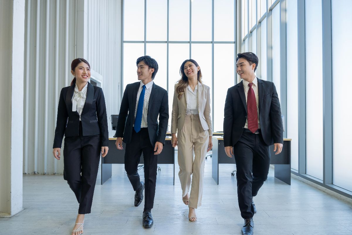 Executive Search Firms vs. Recruitment Agencies: Pros and Cons