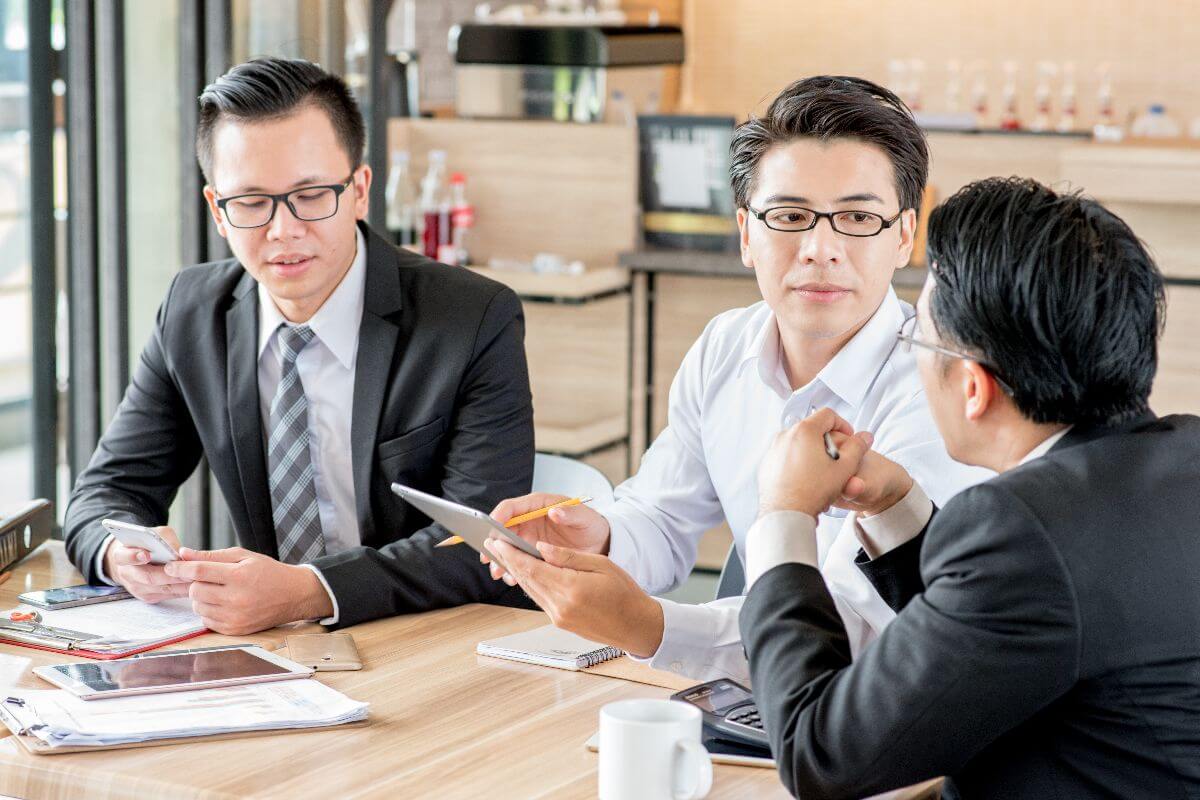 leaders in office 
conducting global executive search