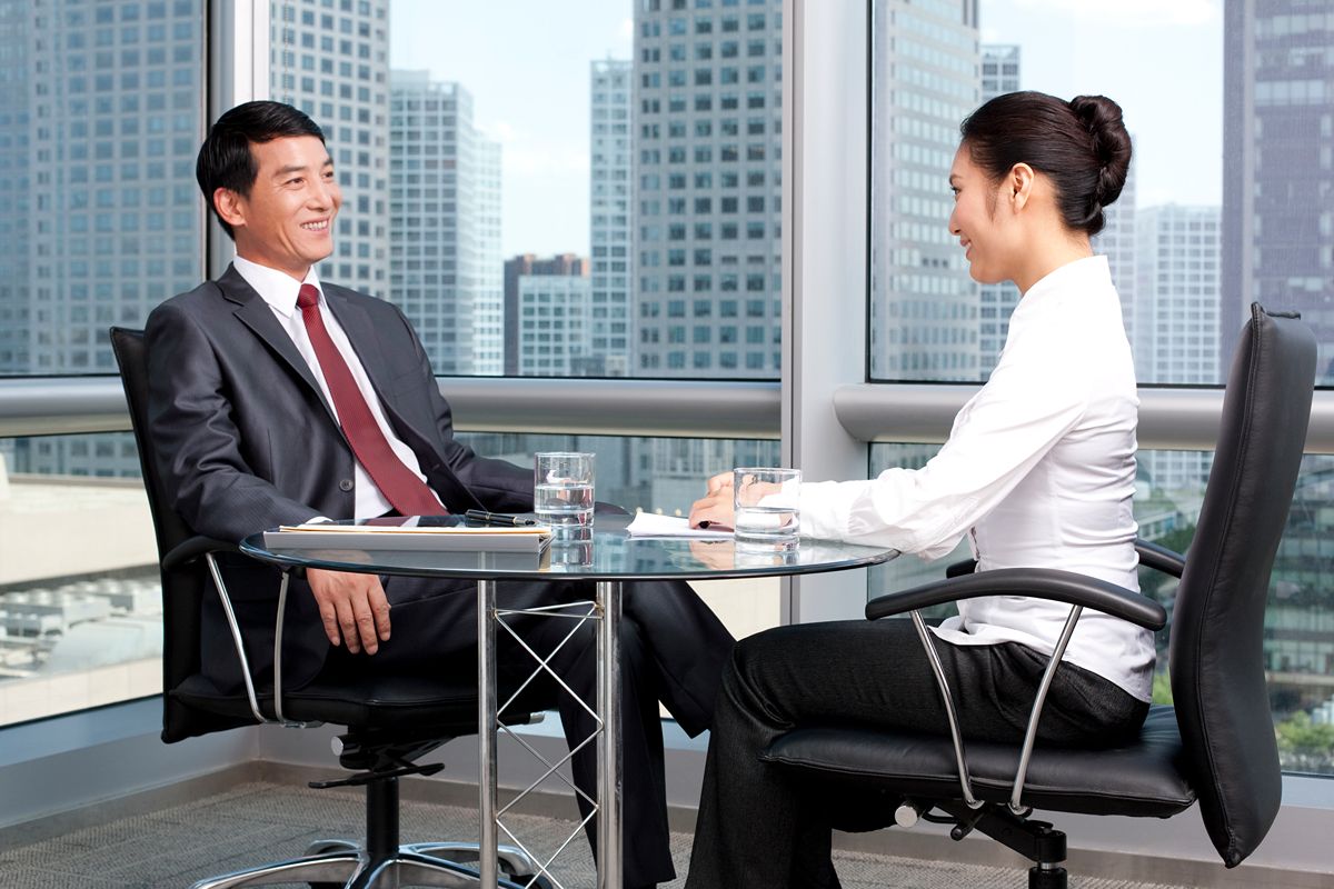 Executive candidate speaking with a search consultant during a confidential leadership hiring discussion